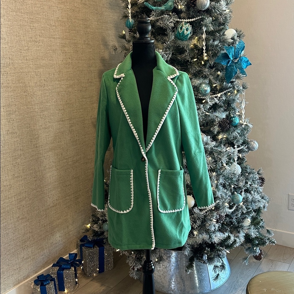 Chic Green Blazer with White Detailing - Picture 2 of 10